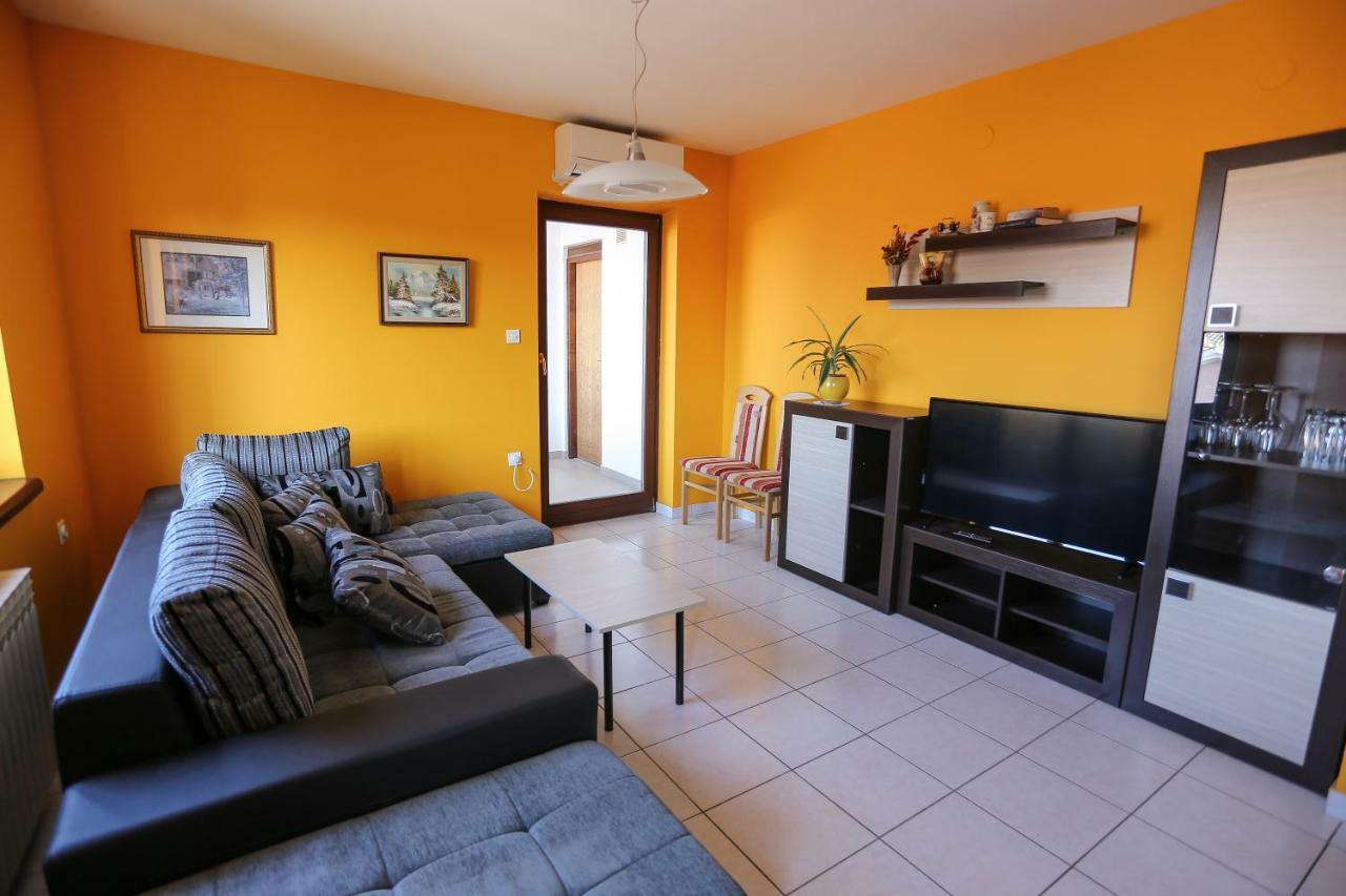 Apartment Sunny Place 普拉 外观 照片